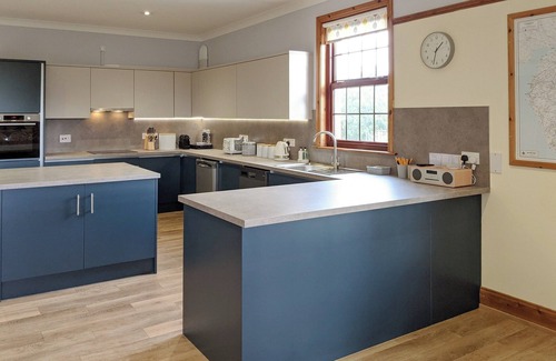 Maryport Cottage | Family-Friendly 4 Bedroom Stay in Mawbray with Ocean Views