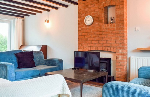 Shottery Cottage | Ideal 4 Bedroom Stay with Kitchen in Stratford-upon-Avon