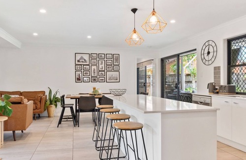 Maroochydore House | Inviting 4-Bedroom Retreat with Pool and Pet-Friendly Perks