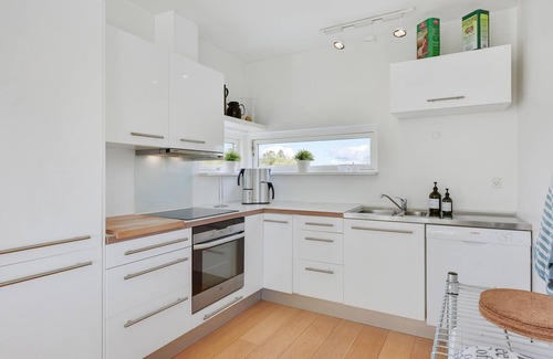 Pøt Strandby House | Inviting Oceanfront Cottage with Spa and Hot Tub Amenities