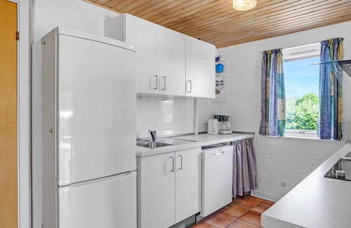 Øer Strand House | Spacious Vacation Home with Ocean View near Øer