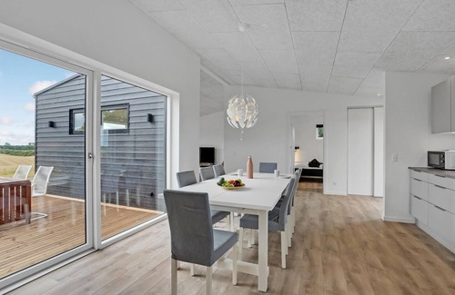 Hjarbæk House | Modern Cottage with Finnish Wooden Bath and Spa Amenities