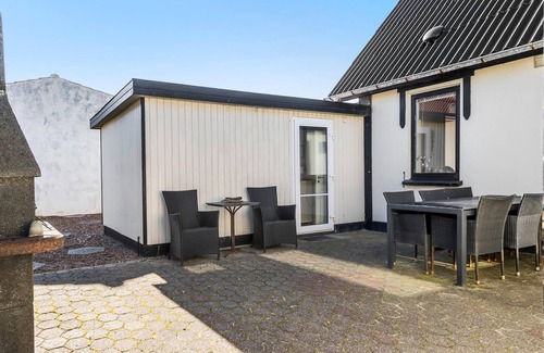 Thyboron House | Spacious 4-Bedroom Accommodation with Ocean Views in Thyborøn