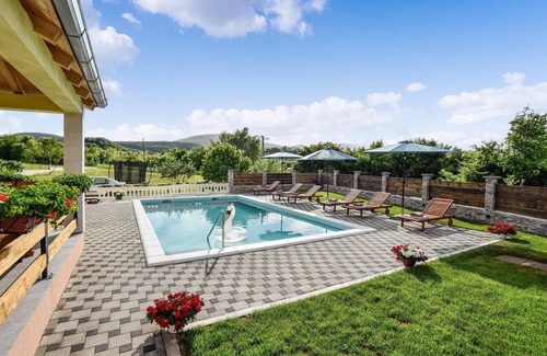 Citluk House | Inviting Vacation Home with Pool in Dalmatia’s Hinterland