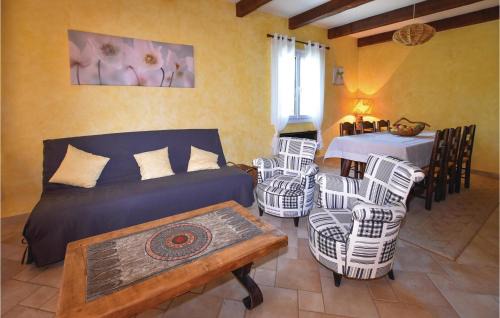 Chamaret House | Cozy Retreat in Chamaret with Free WiFi for Families