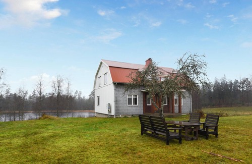 Kalv House | Cozy Cottage with Breathtaking Nature Views and Spa Access
