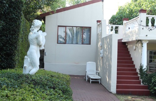 Greater Johannesburg Metropolitan Area House | Family-Friendly 4 Bedroom Greek House in Observatory