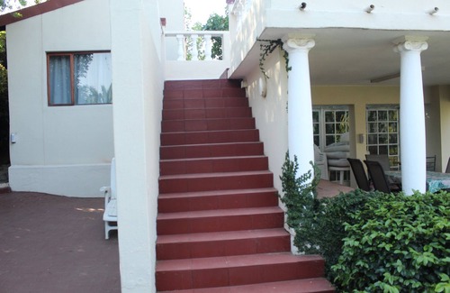 Greater Johannesburg Metropolitan Area House | Family-Friendly 4 Bedroom Greek House in Observatory