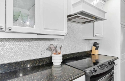 Dade City House | 4 Bedroom Historic House, Pool, Downtown Dade City