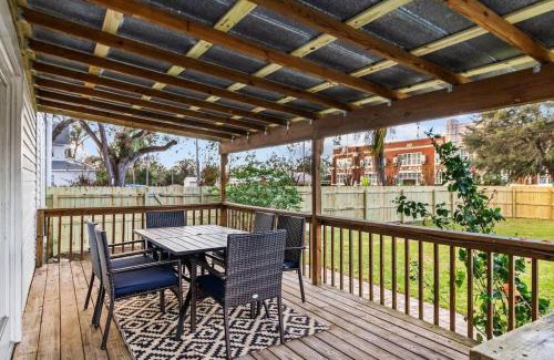 Dade City House | 4 Bedroom Historic House, Pool, Downtown Dade City