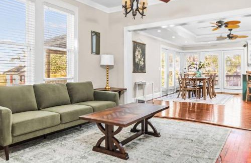 Dade City House | 4 Bedroom Historic House, Pool, Downtown Dade City