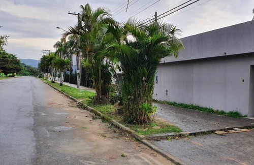 Balneario Praia do Pernambuco House | Ideal 4 Bedroom Beachfront Home in Guarujá for Families