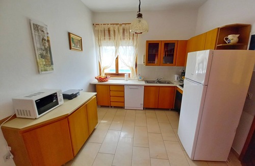 Vodnjan House | Experience a Pet-Friendly 4-Bedroom House with Pool