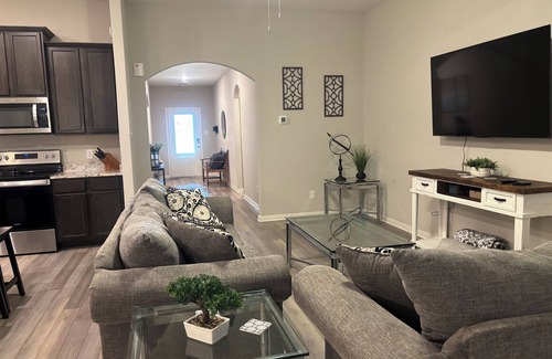 Medina Valley House | 4-bedroom home close to Sea World, Lackland AFB, & many other attractions!
