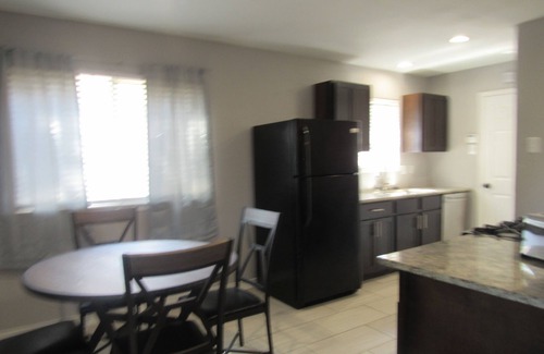 Garland House | Ideal 4 Bedroom Home with Lake View and Family-Friendly Amenities