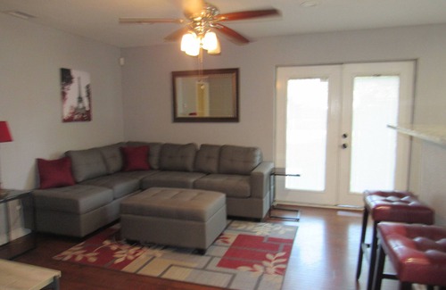Garland House | Ideal 4 Bedroom Home with Lake View and Family-Friendly Amenities
