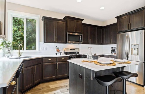 Camas House | Perfect 4 Bedroom Home with Lake View in Downtown Camas