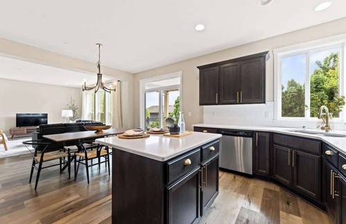 Camas House | Perfect 4 Bedroom Home with Lake View in Downtown Camas