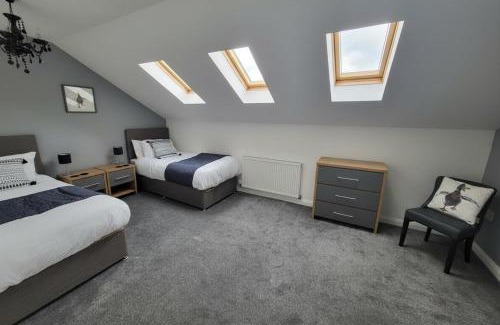 Ashton-under-Lyne House | Immaculate 7 Bed House in Ashton-under-Lyne - Family Friendly