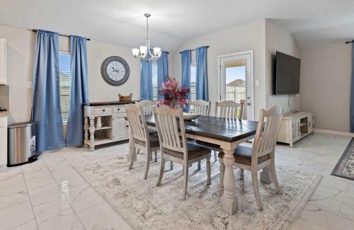 Lake Charles House | 4 Bedroom Home with Hot Tub in Lake Charles