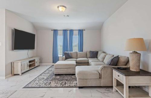 Lake Charles House | 4 Bedroom Home with Hot Tub in Lake Charles