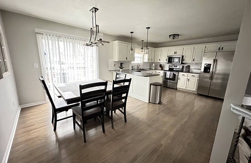 Raymore House | Family-Friendly 4 Bedroom House Near Dining and Shopping