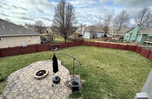 Raymore House | Family-Friendly 4 Bedroom House Near Dining and Shopping