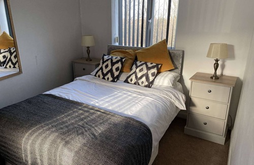 Smethwick Hotel | 4 bedroom house in St Paul's Road