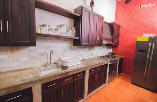 Leon House | 4-bedroom house in delightful León with AC