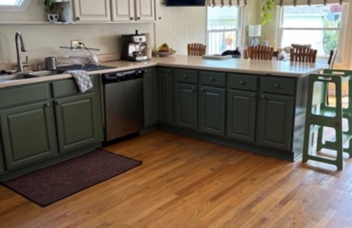 South Bend House | 4 bedroom house in lovely Sunnymede neighborhood: 5 min drive to ND