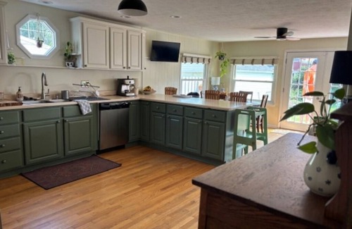 South Bend House | 4 bedroom house in lovely Sunnymede neighborhood: 5 min drive to ND
