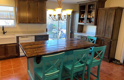 Manor House | 4-bedroom house in phenomenal Manor with WiFi, AC