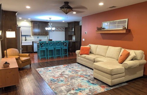 Manor House | 4-bedroom house in phenomenal Manor with WiFi, AC