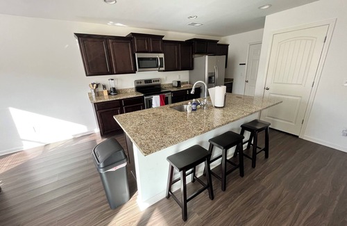 Fultondale House | Cozy 4-Bedroom Retreat in Charming Neighborhood
