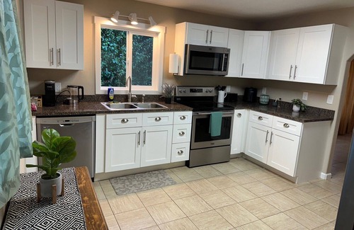 Dunes City House | 4-bedroom house in tranquil Florence with WiFi, AC. Book now