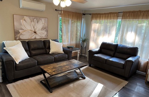 Dunes City House | 4-bedroom house in tranquil Florence with WiFi, AC. Book now