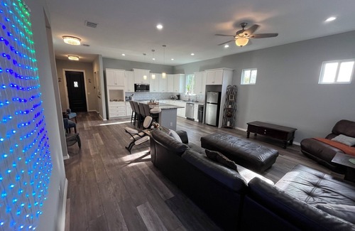 New Braunfels House | 4-bedroom house in welcoming downtown New Braunfels with WiFi, AC