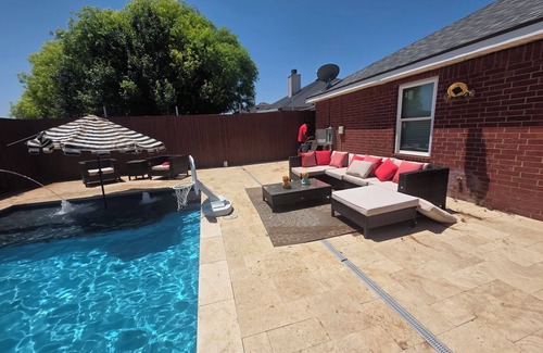 Lubbock House | 4-bedroom house in wonderful Lubbock with AC, WiFi, and swimming pool