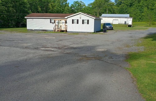 Minden House | Spacious 4-Bedroom House with Huge Backyard Near Ace Adventure