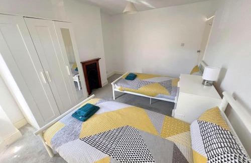 Bensham Manor House | 4-Bedroom House - Thornton Heath