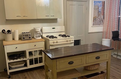 Lower East Side House | Ideal 4-Bedroom Retreat Near Milwaukee Bucks Fiserv Forum