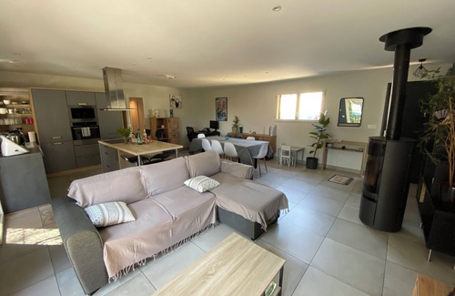 Aigaliers House | Ideal Family Retreat: 4-Bedroom House with Pool Near Uzès