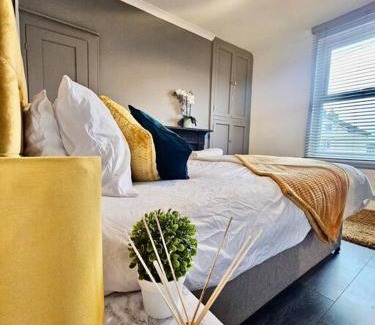 Gravesend Apartment | Family-Friendly 4 Bedroom House Near Riverside Attractions