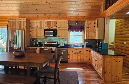 Adams Cabin | Relaxing 4 Bedroom Lodge with Heated Pool and Hot Tub