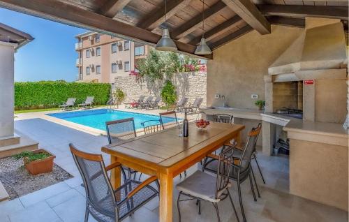 Fazana House | Pet-Friendly 4 Bedroom Home in Fazana with Pool & Top Ratings