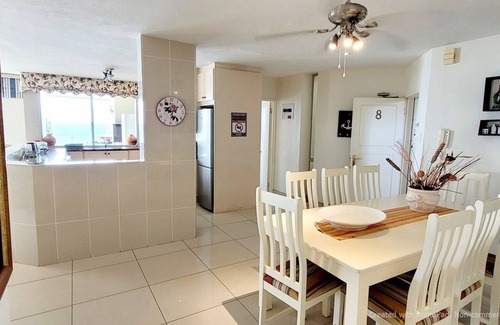Margate Apartment | Beachfront 4-Bedroom Apartment with Ocean Views & Pool