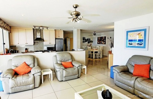 Margate Apartment | Beachfront 4-Bedroom Apartment with Ocean Views & Pool