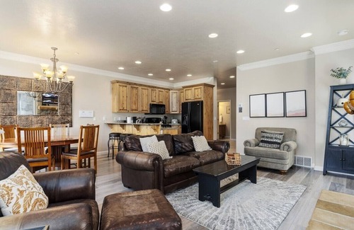 Ogden Condo | Relaxing 4 Bedroom Retreat in Huntsville Near Snowbasin