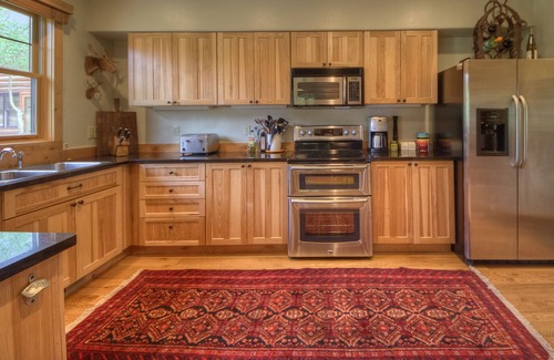 Powder Ridge House | Top-Rated Powder Ridge Cabin with Hot Tub & Ski Access