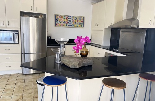 Bundeena House | Mid-Century Home with Ocean Views & Spa Amenities